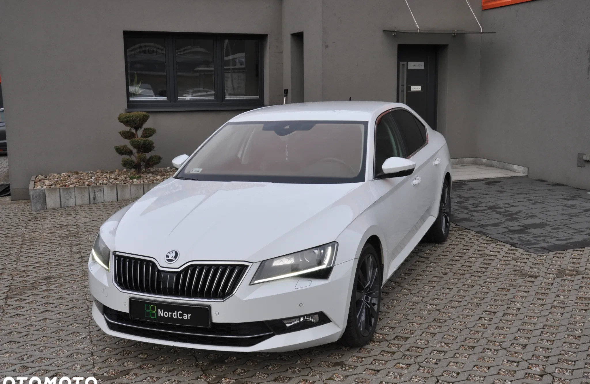 Skoda Superb cena 88000 przebieg: 65410, rok produkcji 2019 z Głogów małe 301